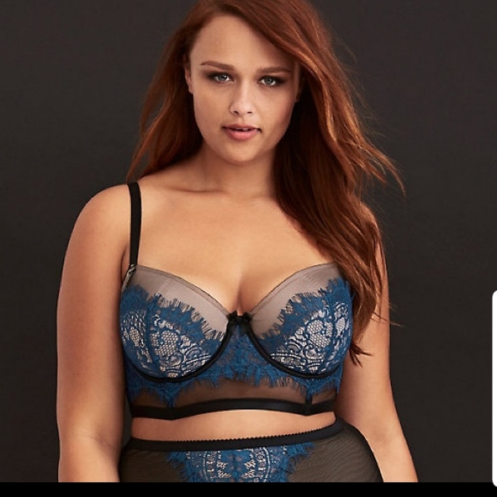 LOOKING FOR MATCHING PANTIES 1x/2× (NOT FOR SALE)